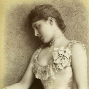 Photo of actress Lilly Langtry, 1885.