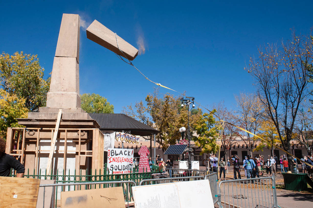 Photo of the Santa Fe Obelisk being taken down